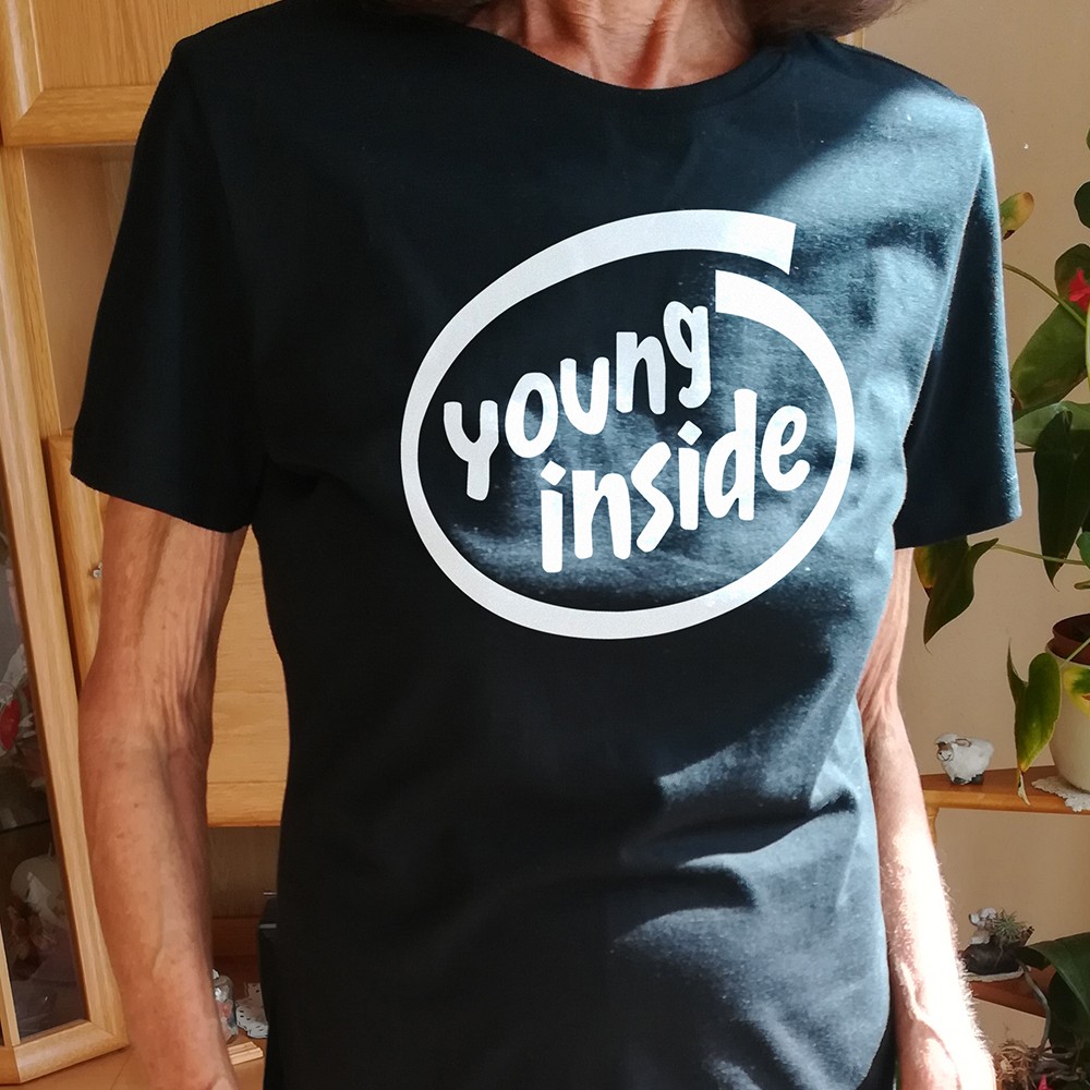 Camiseta Young Inside negro